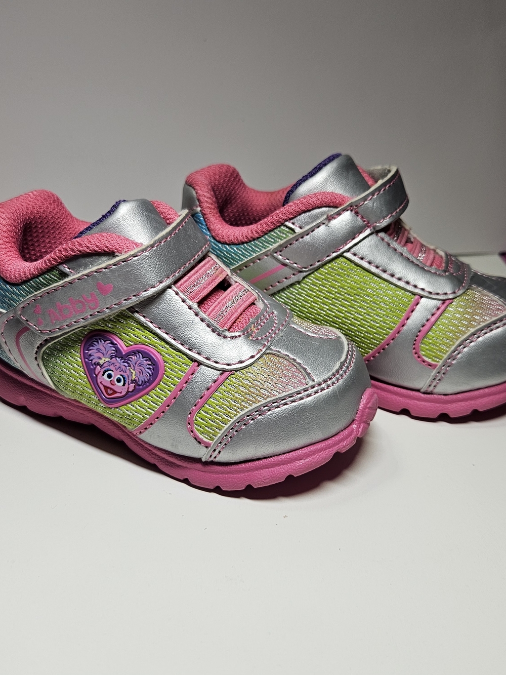 Sesame Street Abby Cadabby Toddler Light Up Sneakers Pink Silver 4W Wide